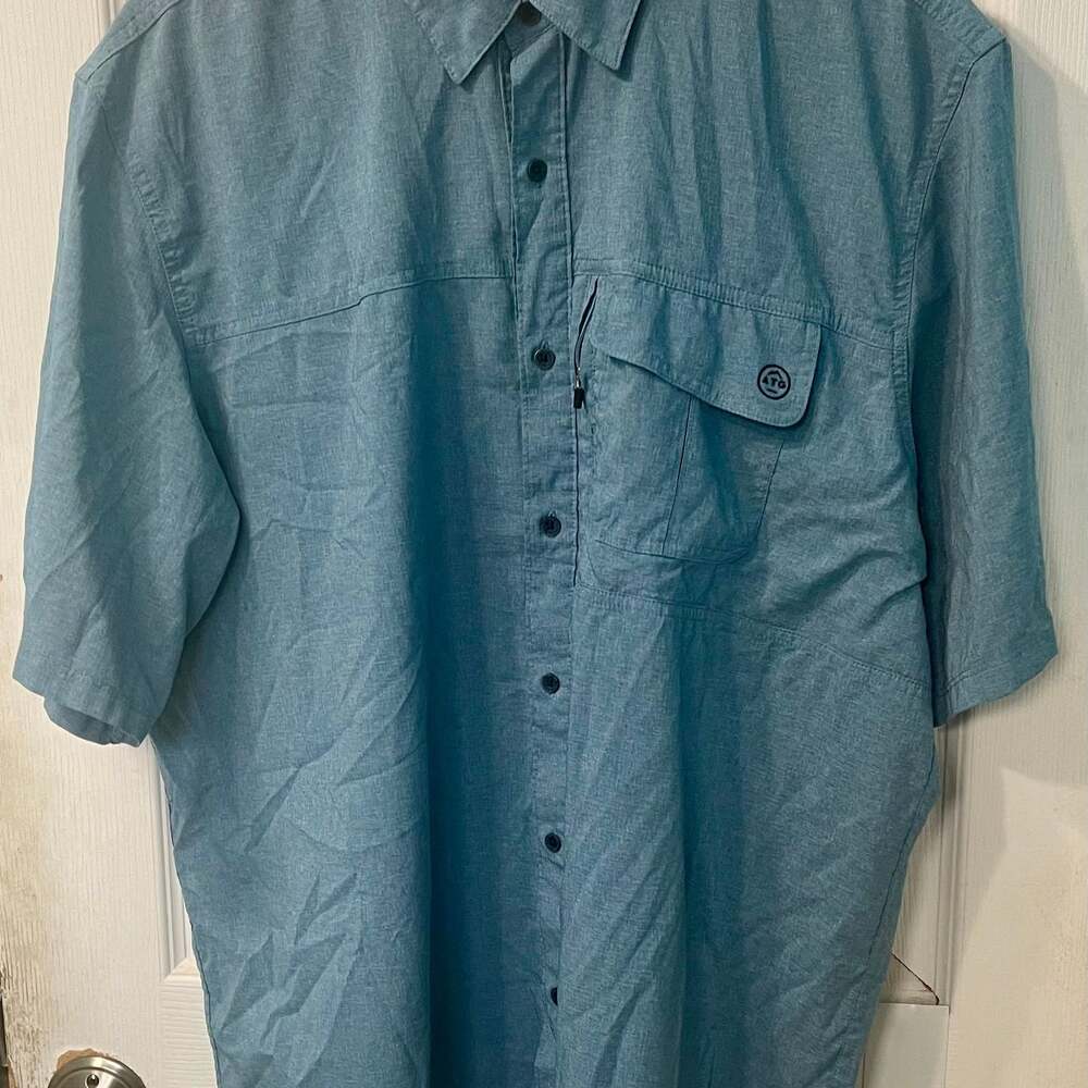 Wrangler ATG Men's Blue Short Sleeve Button-Up Shirt